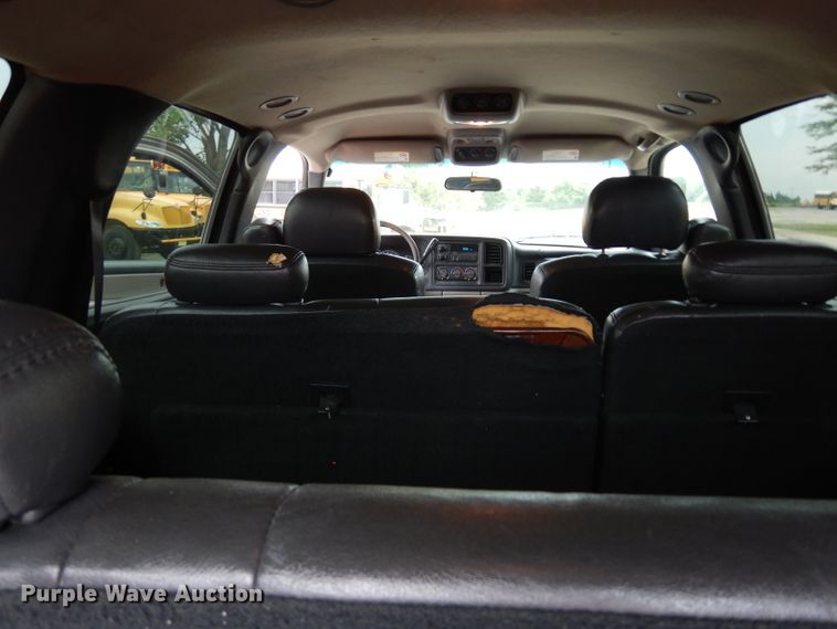 image for item DJ4305 2001 Chevrolet Suburban C1500  SUV