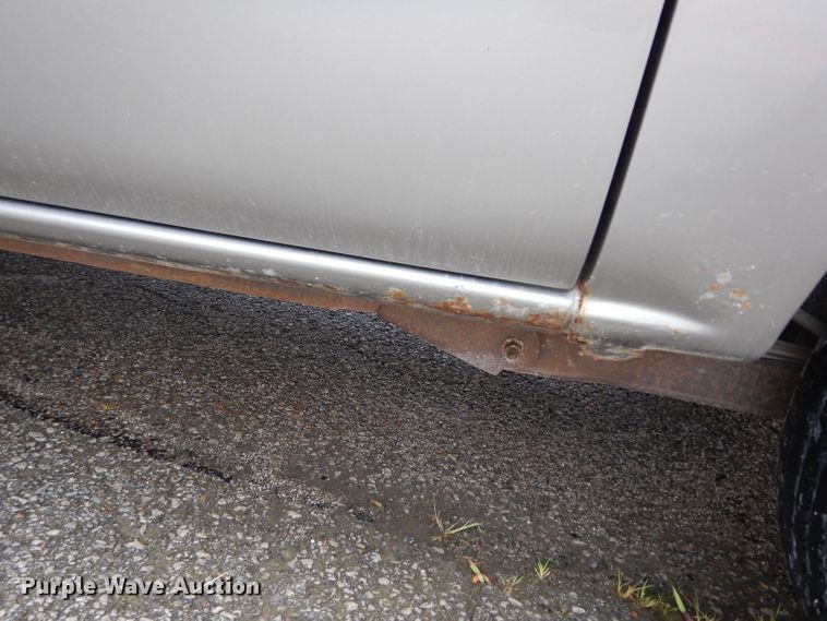 image for item DJ4305 2001 Chevrolet Suburban C1500  SUV