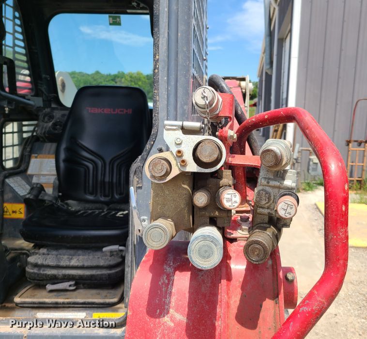 image for item EL9902 Takeuchi TL10  tracked skid steer loader