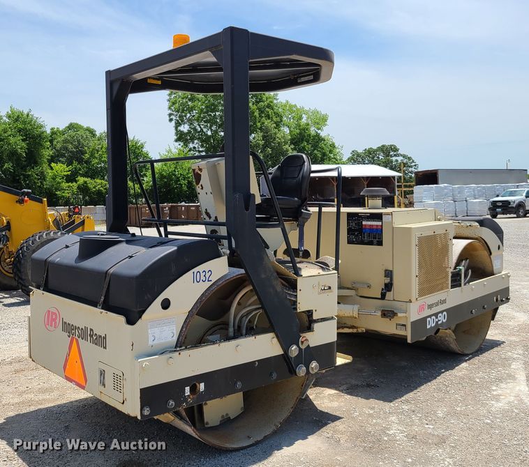 image for item EL9903 2002 Ingersoll Rand DD-90  vibratory double drum roller compactor