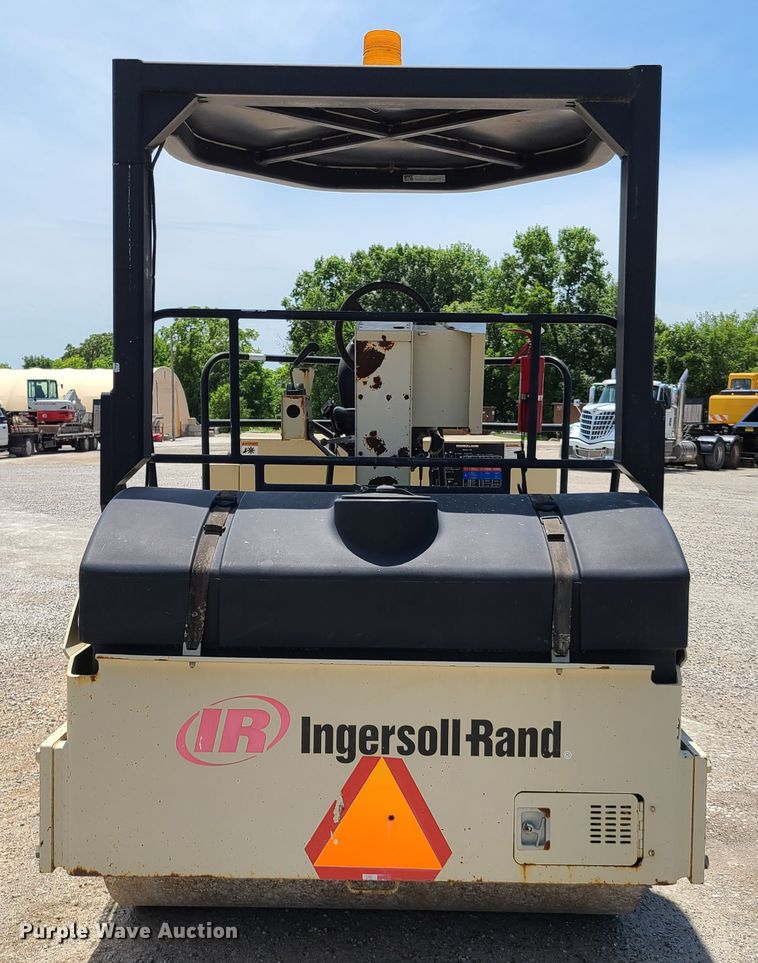 image for item EL9903 2002 Ingersoll Rand DD-90  vibratory double drum roller compactor