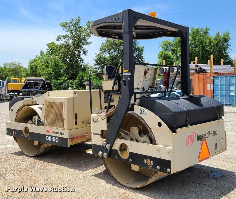image for item EL9903 2002 Ingersoll Rand DD-90  vibratory double drum roller compactor
