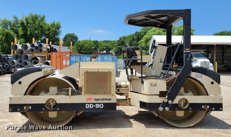 image for item EL9903 2002 Ingersoll Rand DD-90  vibratory double drum roller compactor