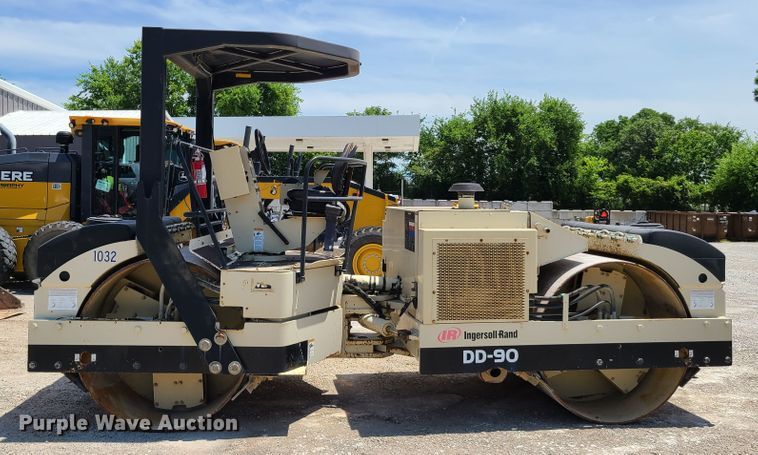 image for item EL9903 2002 Ingersoll Rand DD-90  vibratory double drum roller compactor