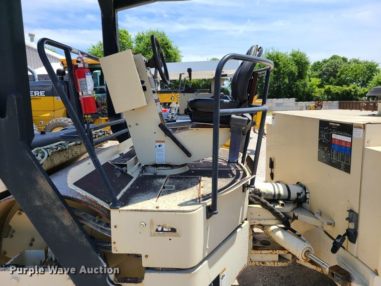 image for item EL9903 2002 Ingersoll Rand DD-90  vibratory double drum roller compactor