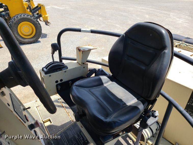 image for item EL9903 2002 Ingersoll Rand DD-90  vibratory double drum roller compactor