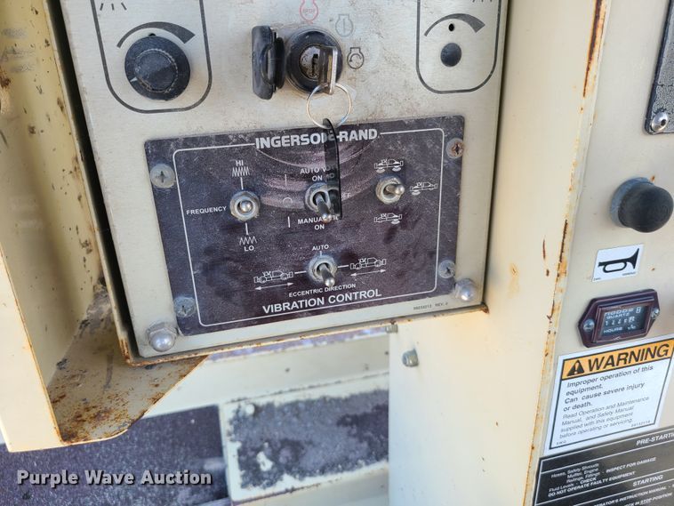 image for item EL9903 2002 Ingersoll Rand DD-90  vibratory double drum roller compactor