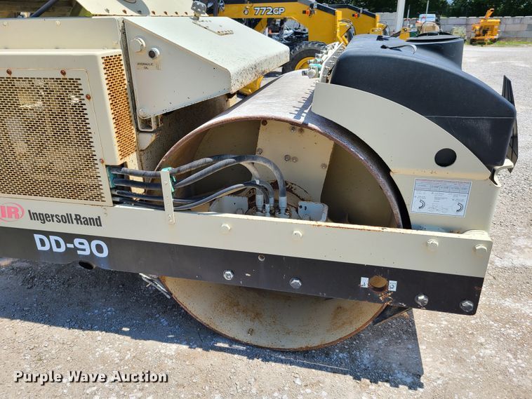 image for item EL9903 2002 Ingersoll Rand DD-90  vibratory double drum roller compactor