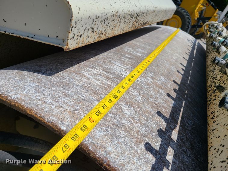 image for item EL9903 2002 Ingersoll Rand DD-90  vibratory double drum roller compactor