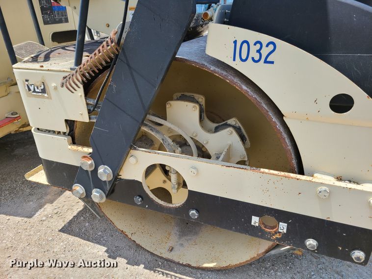 image for item EL9903 2002 Ingersoll Rand DD-90  vibratory double drum roller compactor