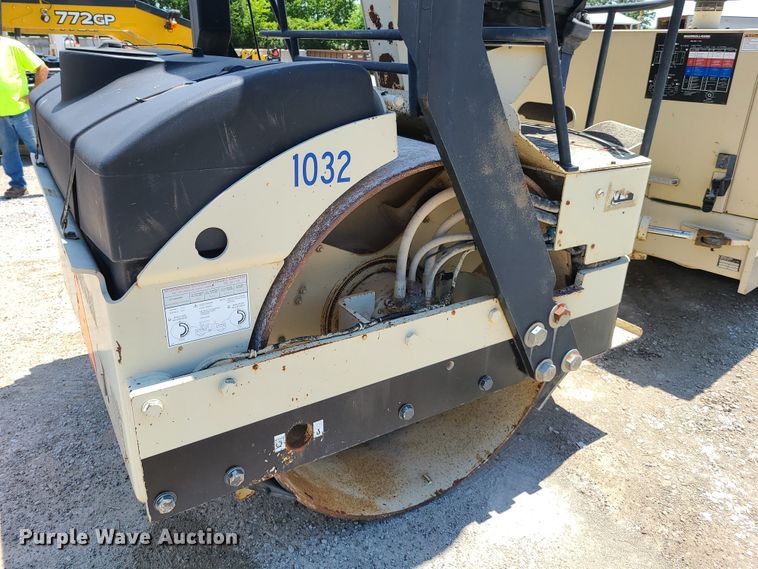 image for item EL9903 2002 Ingersoll Rand DD-90  vibratory double drum roller compactor