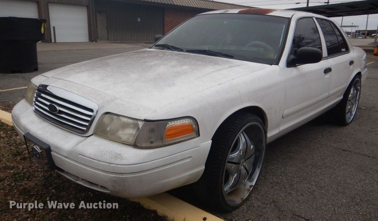 image for item GD9054 2004 Ford Crown Victoria Police Interceptor