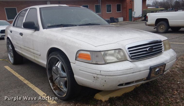 image for item GD9054 2004 Ford Crown Victoria Police Interceptor