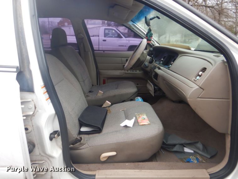 image for item GD9054 2004 Ford Crown Victoria Police Interceptor