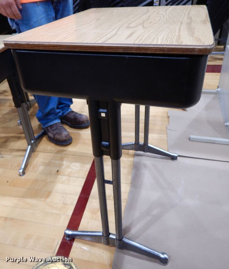 image for item GQ9719 Approximately 22 desks