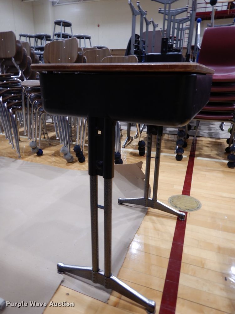 image for item GQ9719 Approximately 22 desks