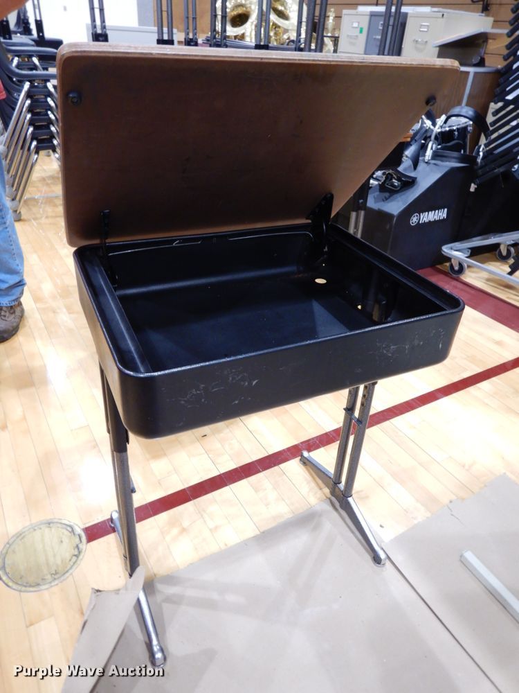 image for item GQ9719 Approximately 22 desks