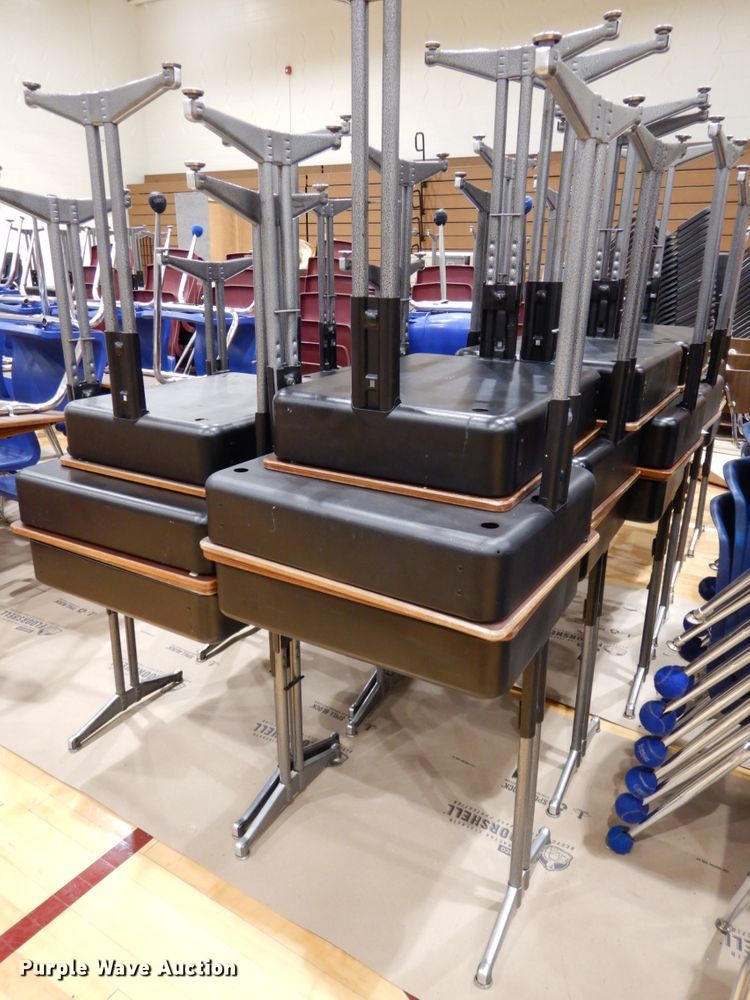 image for item GQ9719 Approximately 22 desks