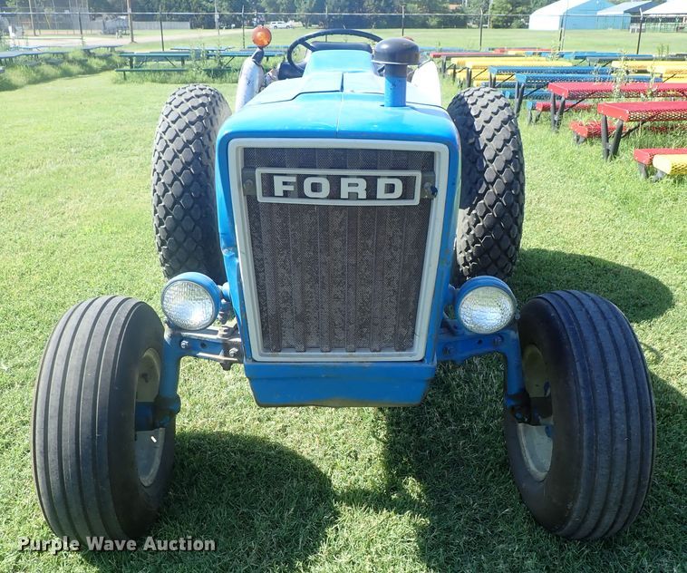 image for item GS9218 Ford 2600  tractor