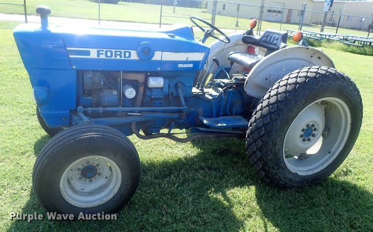 image for item GS9218 Ford 2600  tractor
