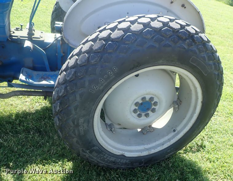 image for item GS9218 Ford 2600  tractor