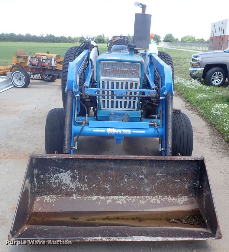 image for item GS9261 Ford 4000  tractor