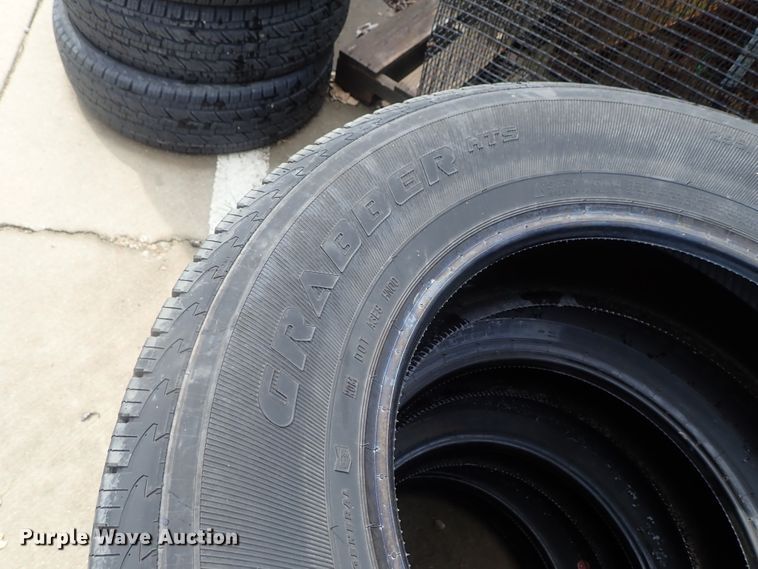 image for item GS9276 (4) General 255/70R17 tires