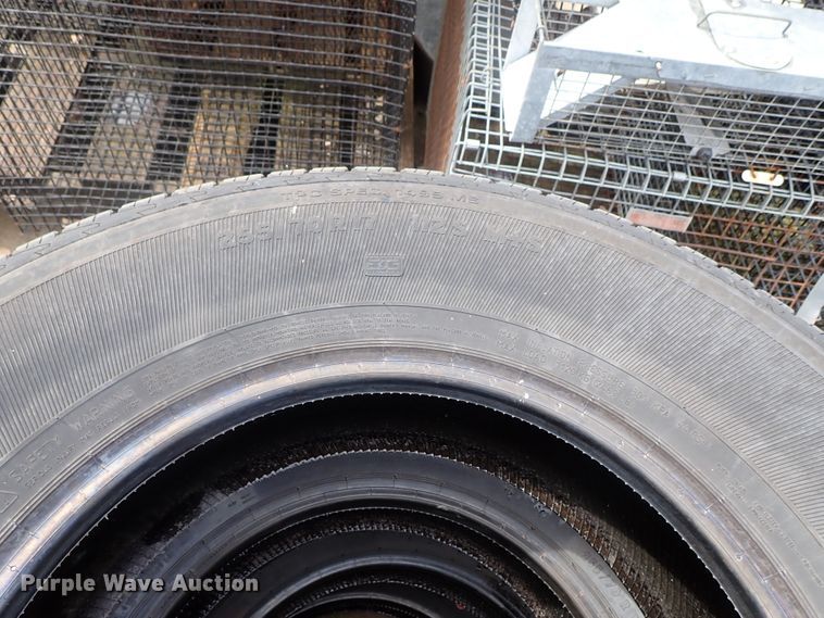 image for item GS9276 (4) General 255/70R17 tires