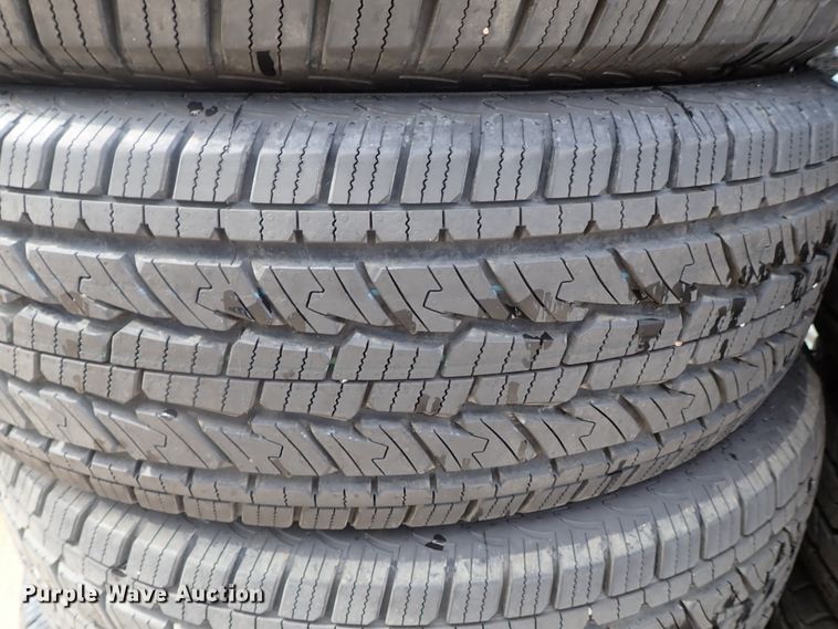 image for item GS9276 (4) General 255/70R17 tires