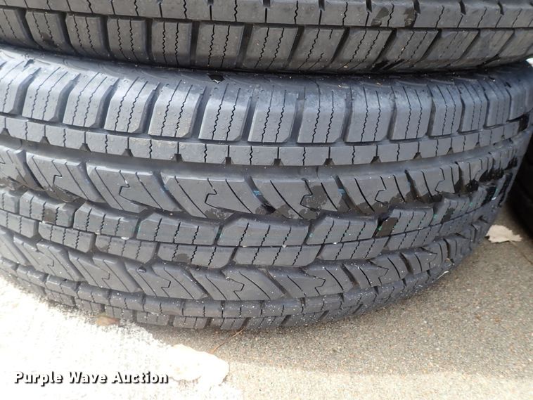 image for item GS9276 (4) General 255/70R17 tires