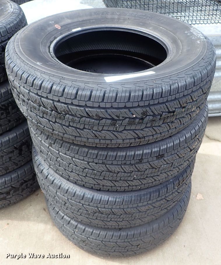 image for item GS9278 (4) General 255/70R17 tires