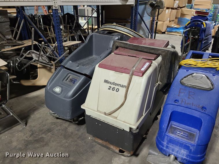 image for item GT9156 (4) floor scrubbers