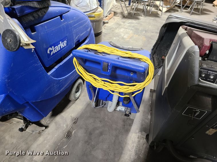 image for item GT9156 (4) floor scrubbers