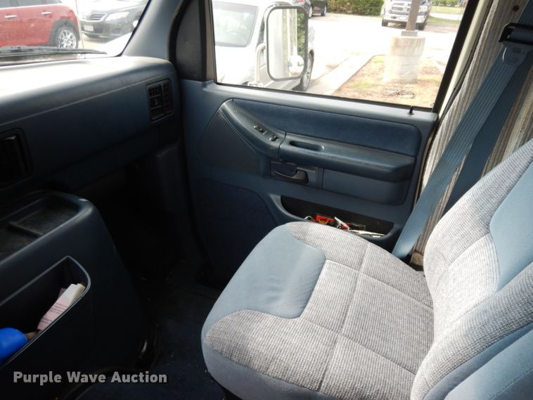 image for item HA9318 1993 Ford Econoline E350  box truck