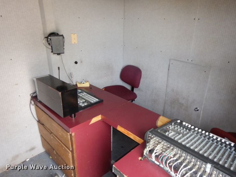 image for item HA9318 1993 Ford Econoline E350  box truck