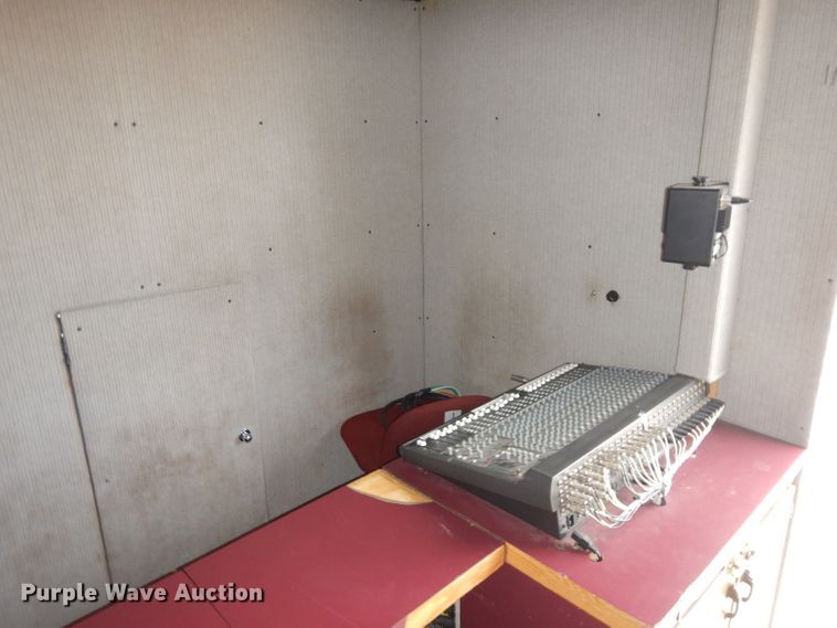 image for item HA9318 1993 Ford Econoline E350  box truck