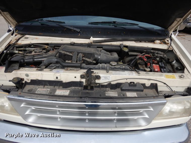 image for item HA9318 1993 Ford Econoline E350  box truck