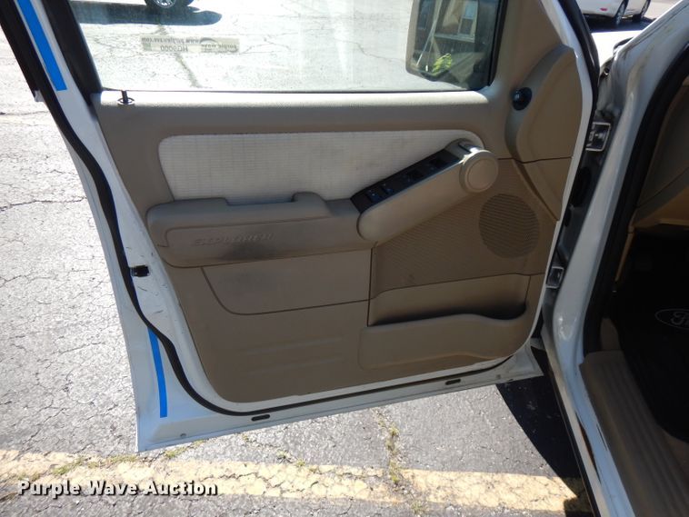 image for item HG9000 2010 Ford Explorer XLT  SUV