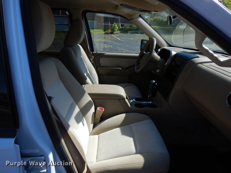 image for item HG9000 2010 Ford Explorer XLT  SUV