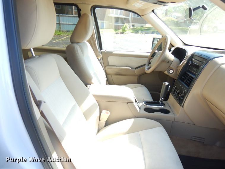 image for item HG9000 2010 Ford Explorer XLT  SUV