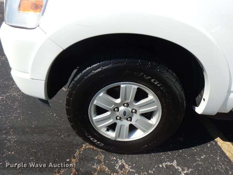 image for item HG9000 2010 Ford Explorer XLT  SUV