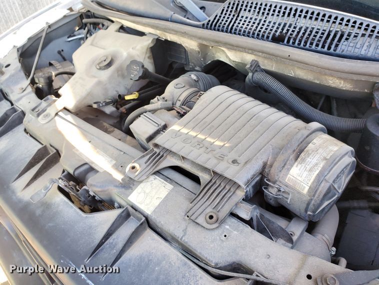 image for item HK9113 2004 GMC Savana G3500  box truck