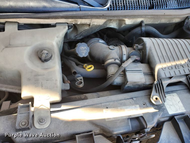 image for item HK9113 2004 GMC Savana G3500  box truck