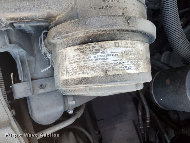 image for item HK9113 2004 GMC Savana G3500  box truck