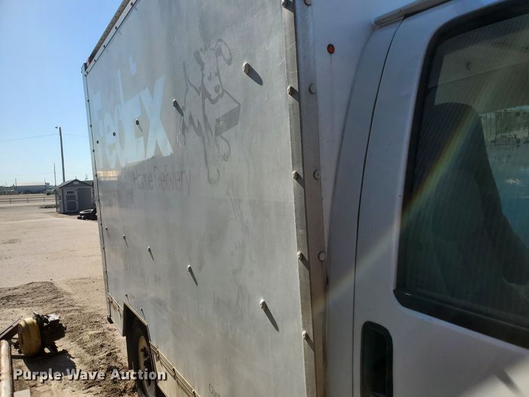 image for item HK9113 2004 GMC Savana G3500  box truck