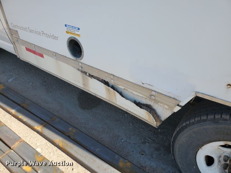 image for item HK9113 2004 GMC Savana G3500  box truck