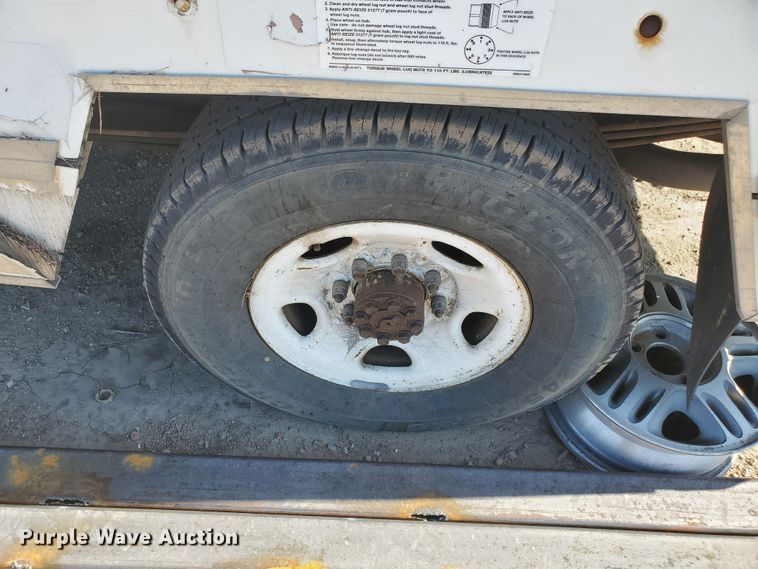 image for item HK9113 2004 GMC Savana G3500  box truck