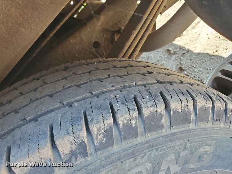 image for item HK9113 2004 GMC Savana G3500  box truck