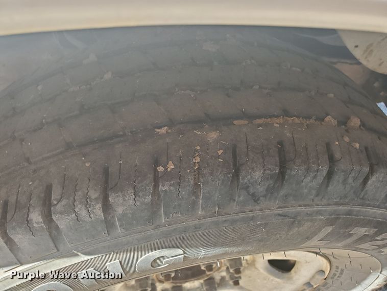 image for item HK9113 2004 GMC Savana G3500  box truck