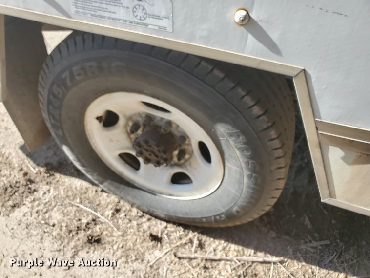 image for item HK9113 2004 GMC Savana G3500  box truck